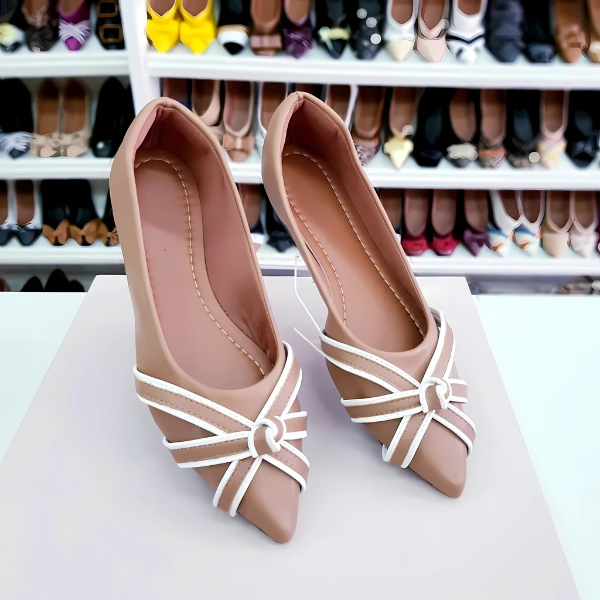 Sapatilha bico fino Alongado Nude com Detalhes Branco